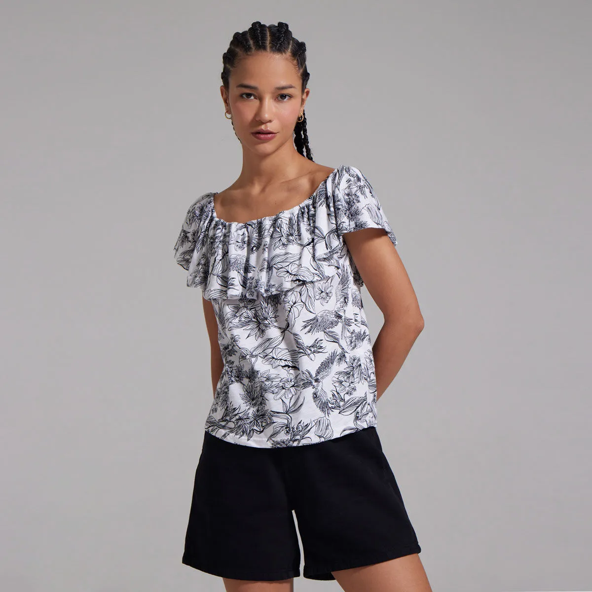 Blusa Con Escote Tipo Bandeja