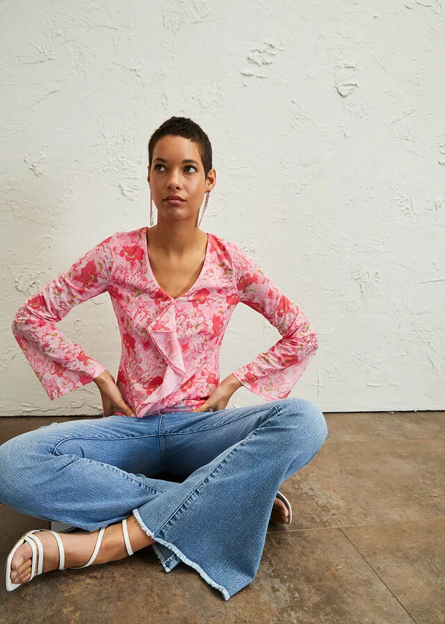Blusa rosa pálido con flores
