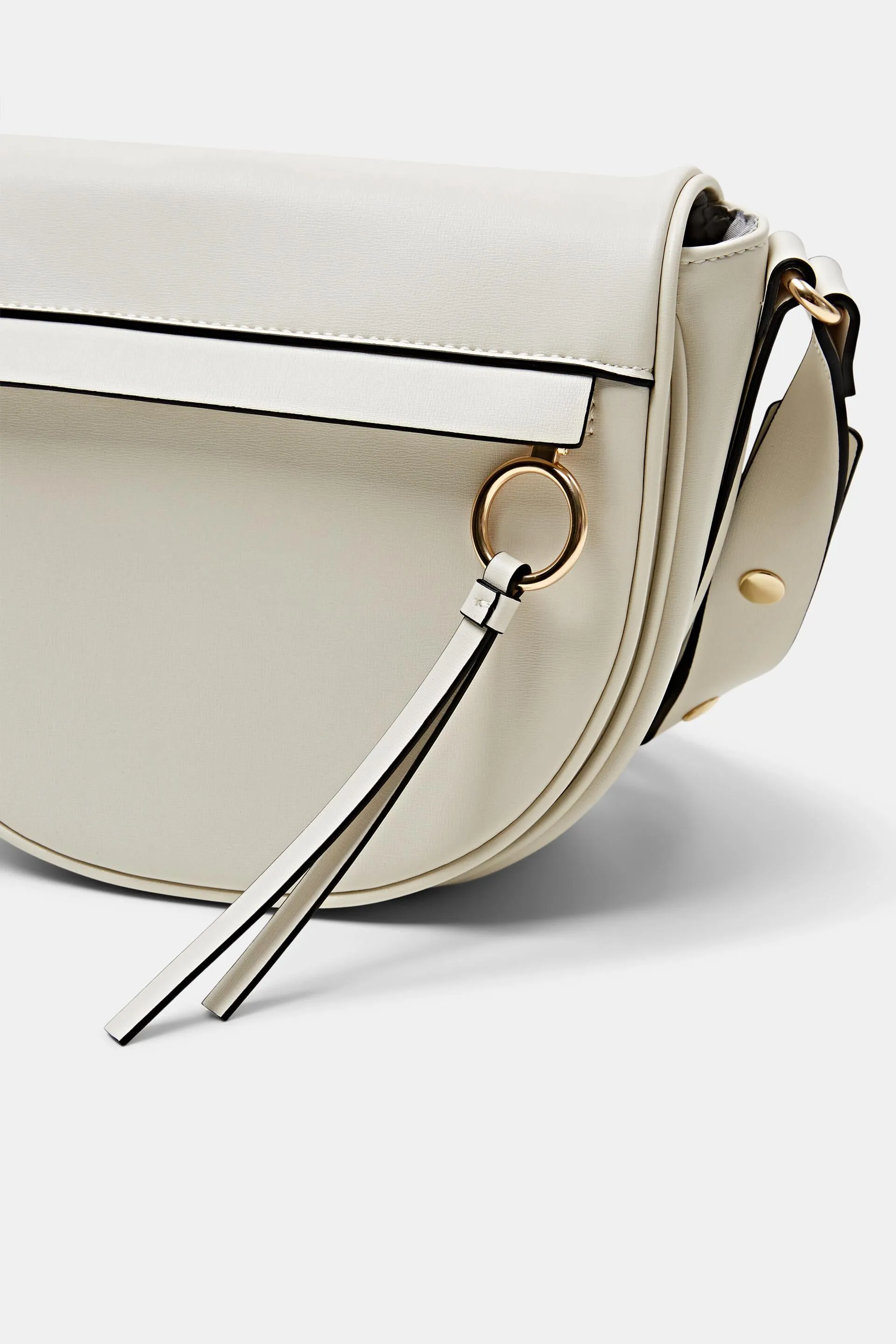 Bolso bandolera con solapa