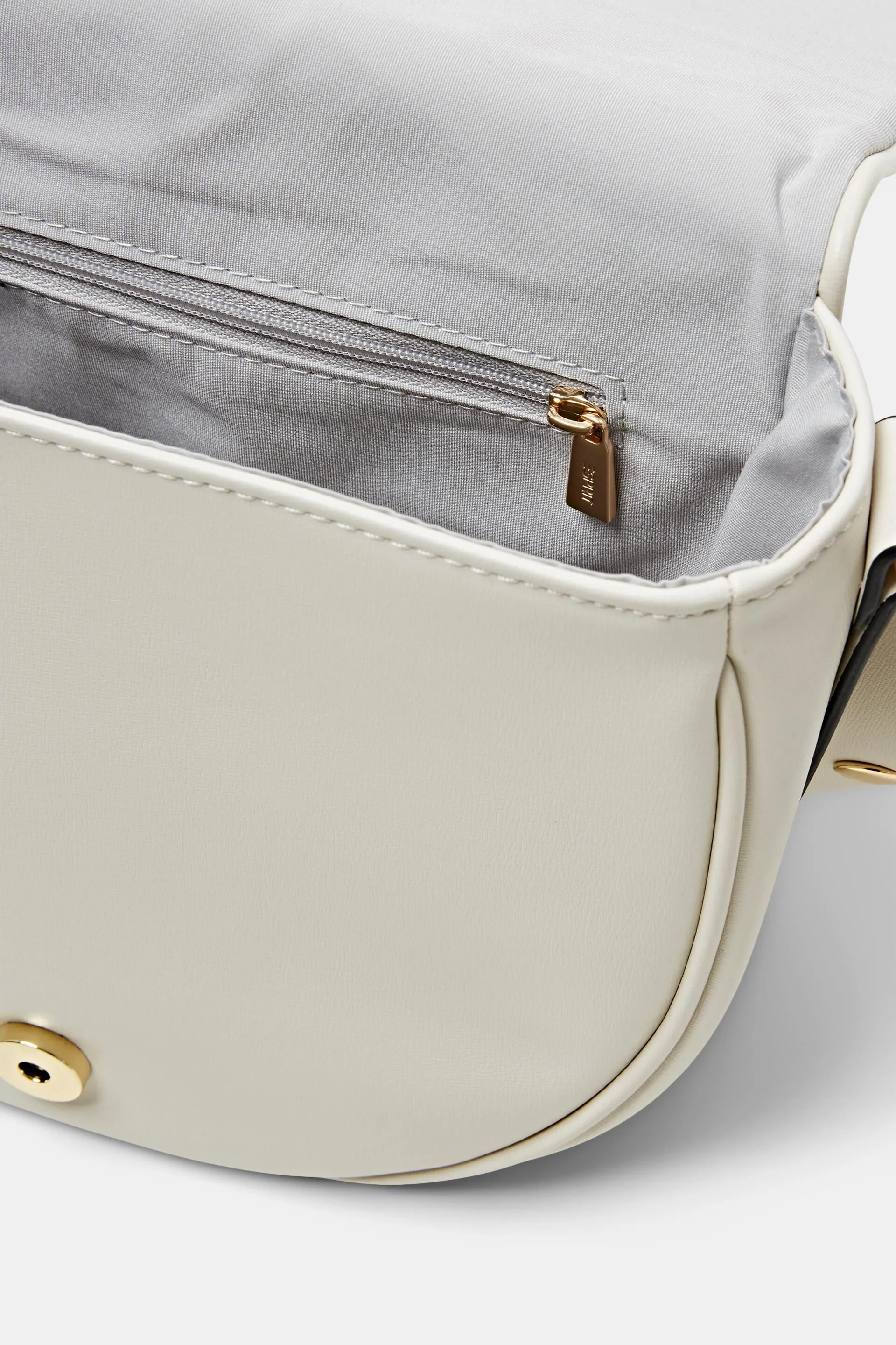 Bolso bandolera con solapa
