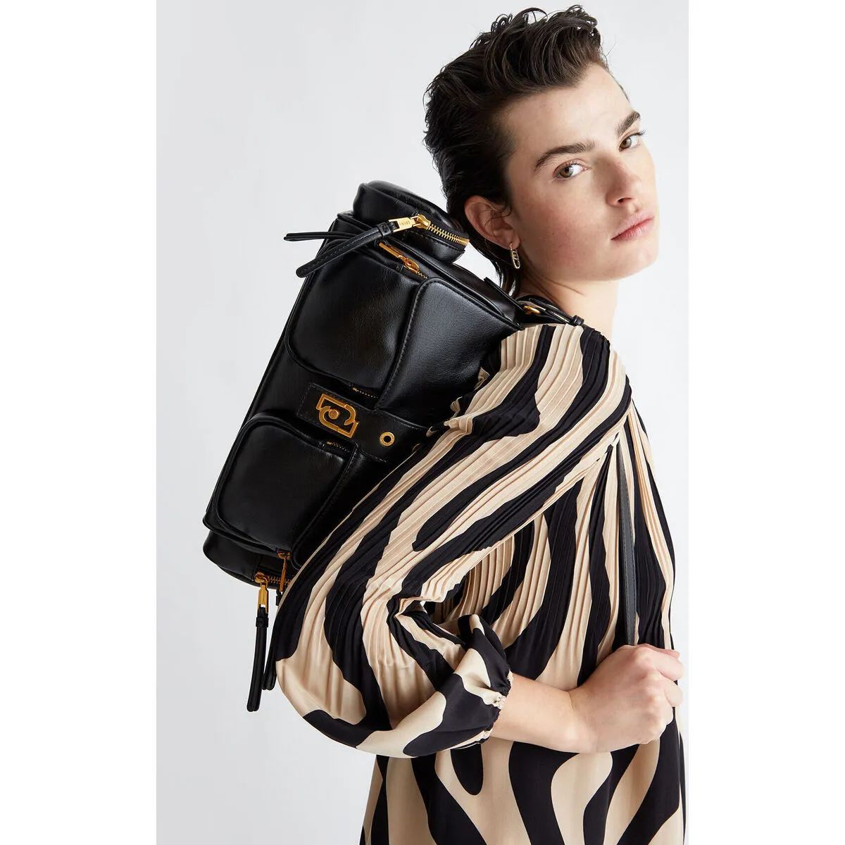 Bolso para llevar al hombro con logotipo
