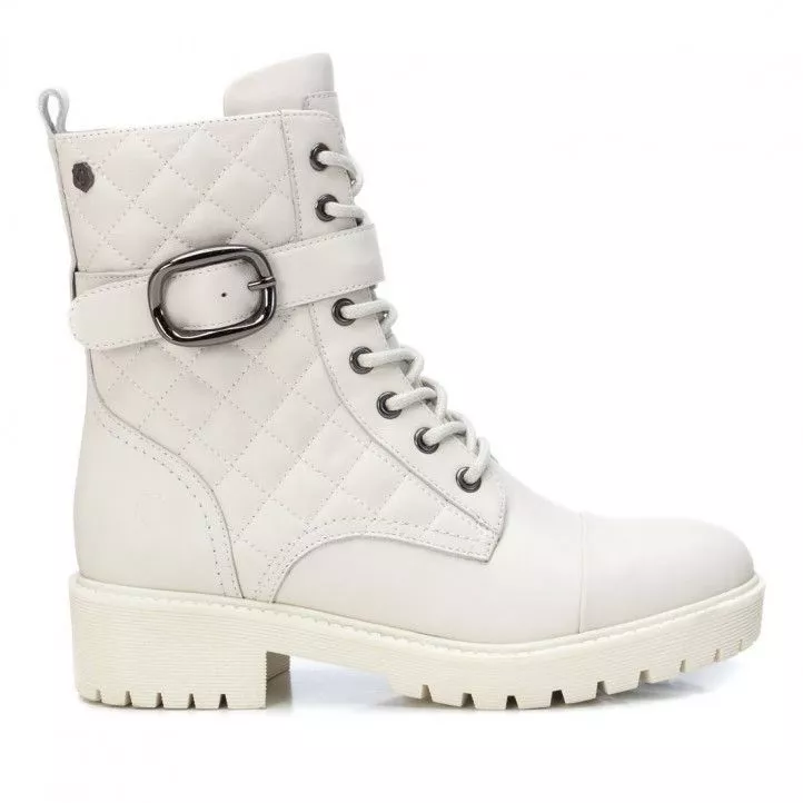 Botines planos Carmela 067952 con acolchado en la parte lateral