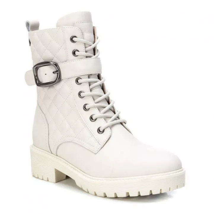 Botines planos Carmela 067952 con acolchado en la parte lateral