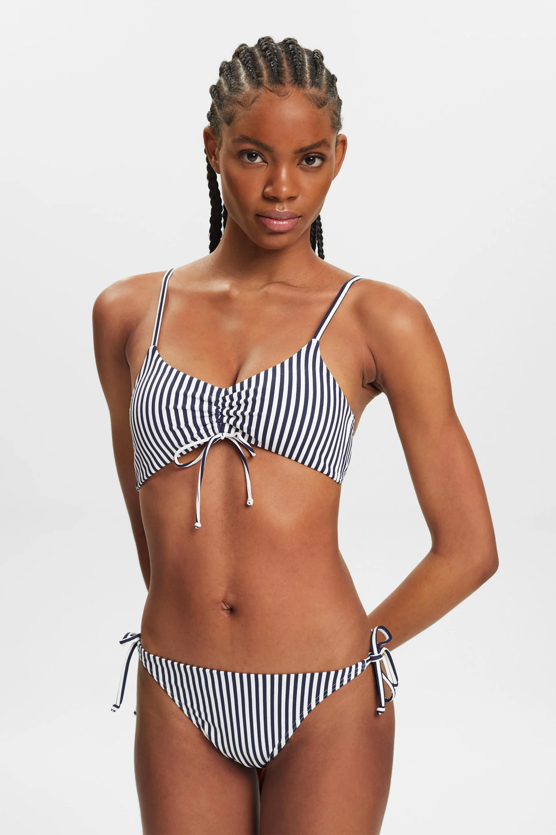 Braguita de bikini a rayas con lazada a los lados