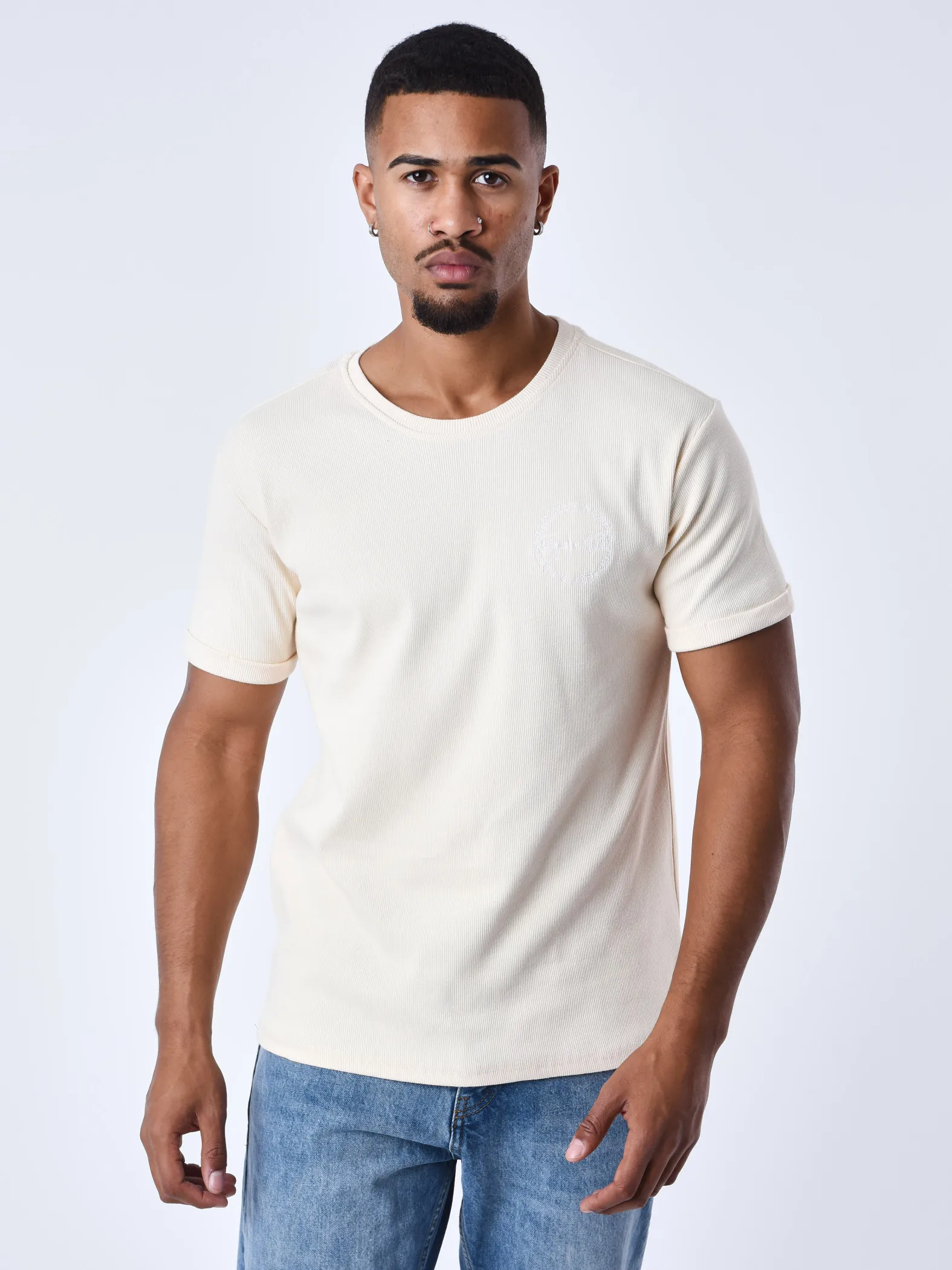 Camiseta con logotipo de la firma estilo bordado en disco de punto