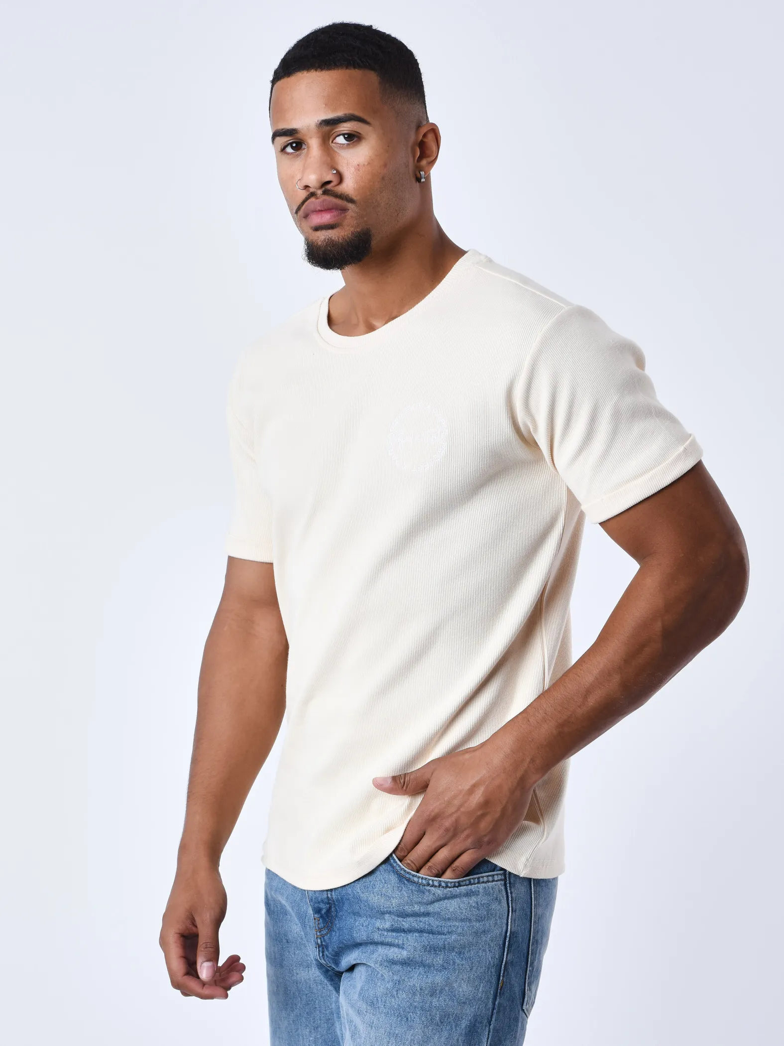 Camiseta con logotipo de la firma estilo bordado en disco de punto