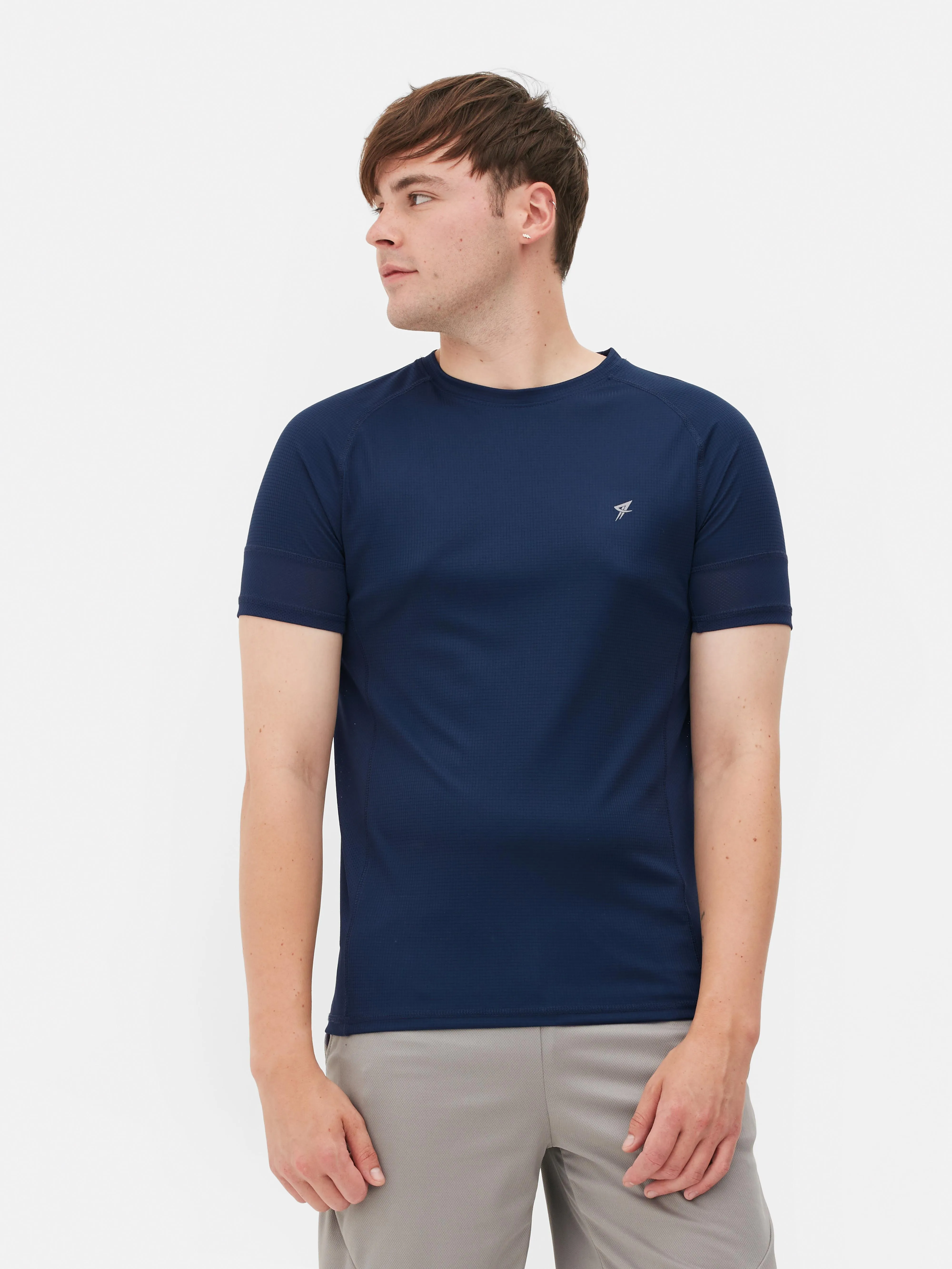 Camiseta deportiva con cuello redondo