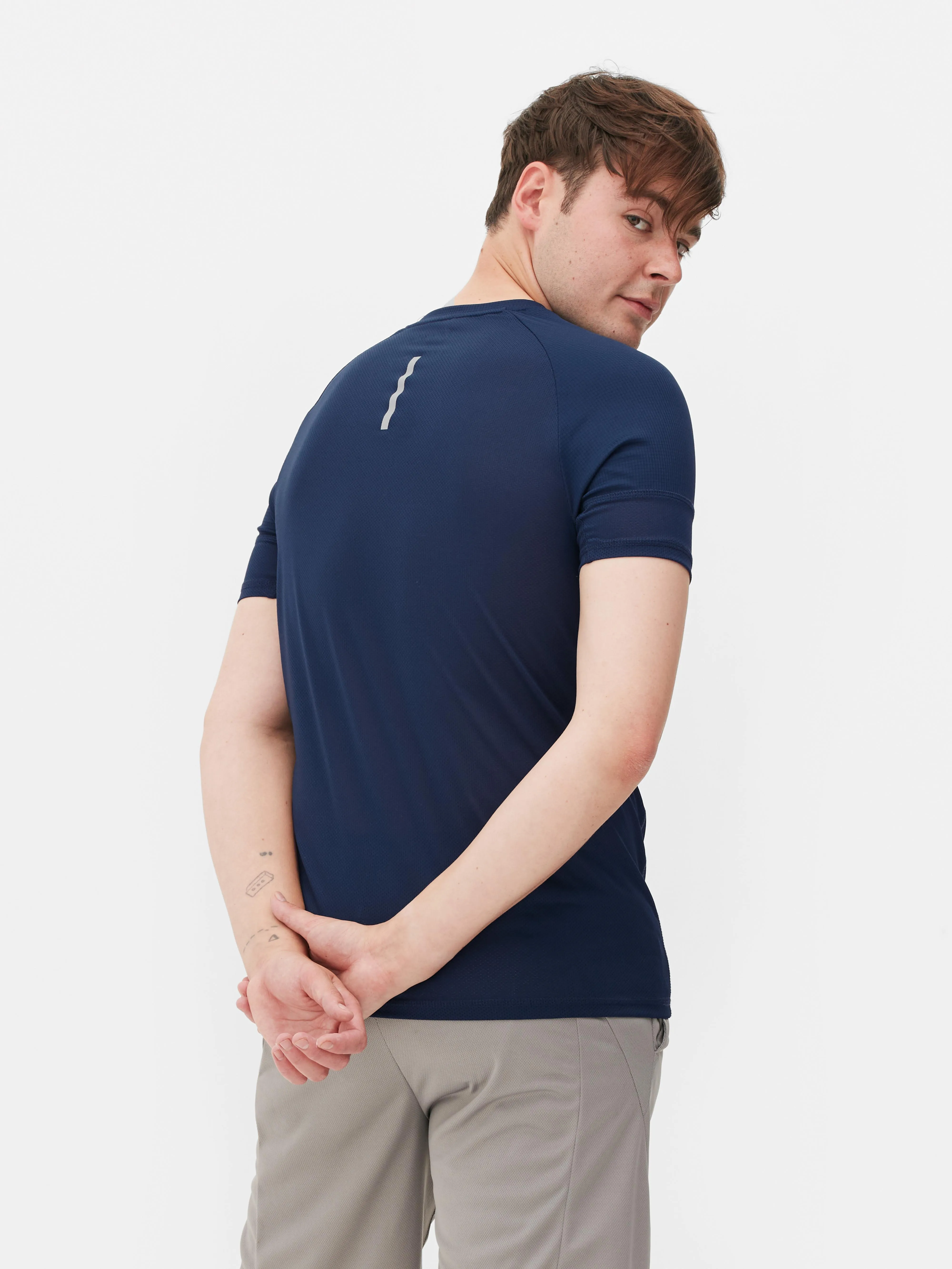 Camiseta deportiva con cuello redondo