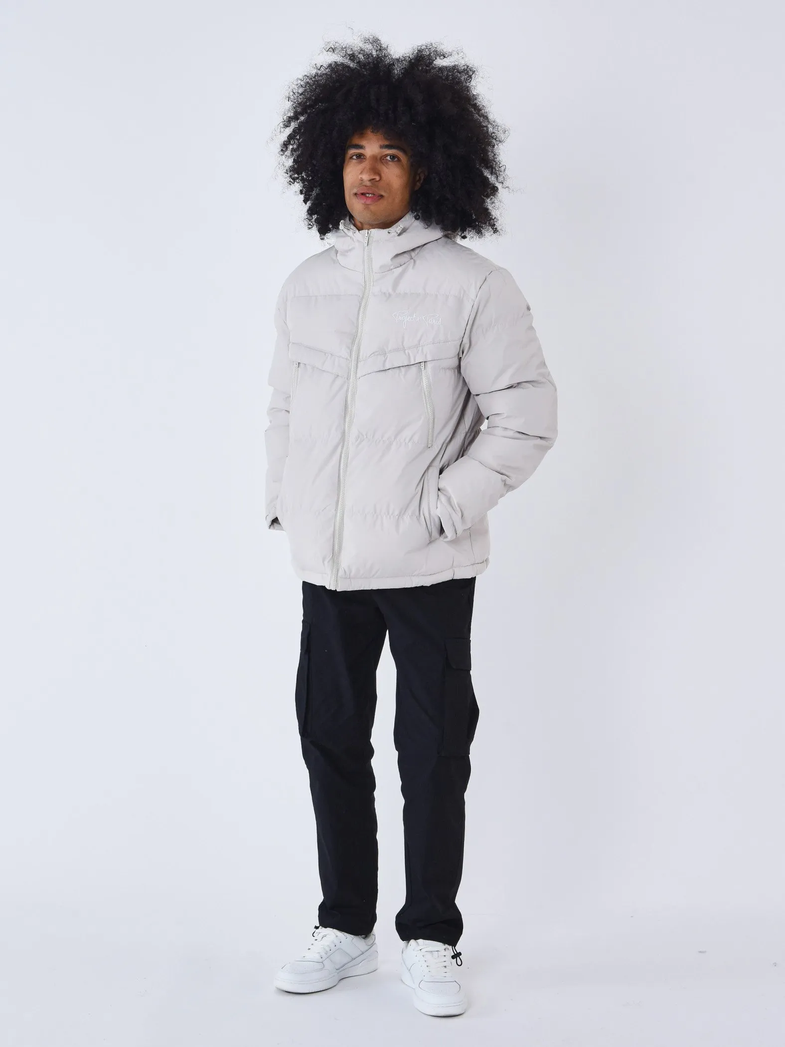 Chaqueta con bolsillos y capucha