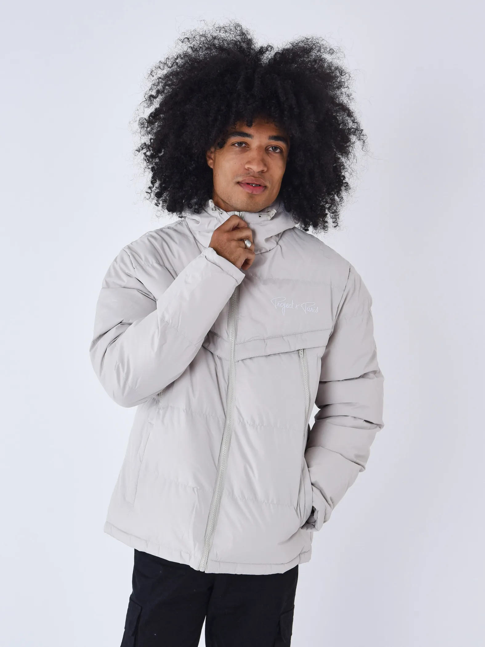 Chaqueta con bolsillos y capucha