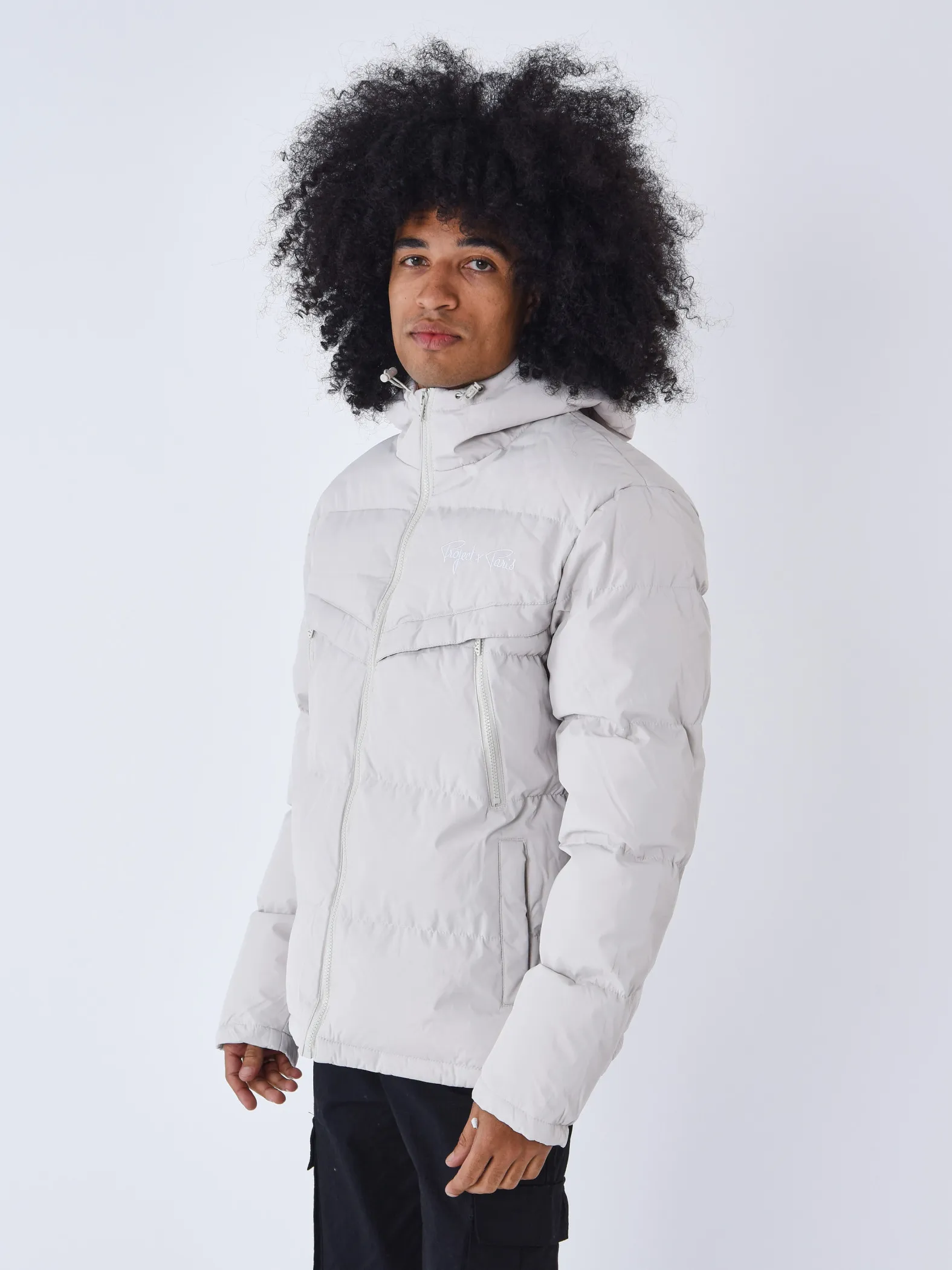 Chaqueta con bolsillos y capucha