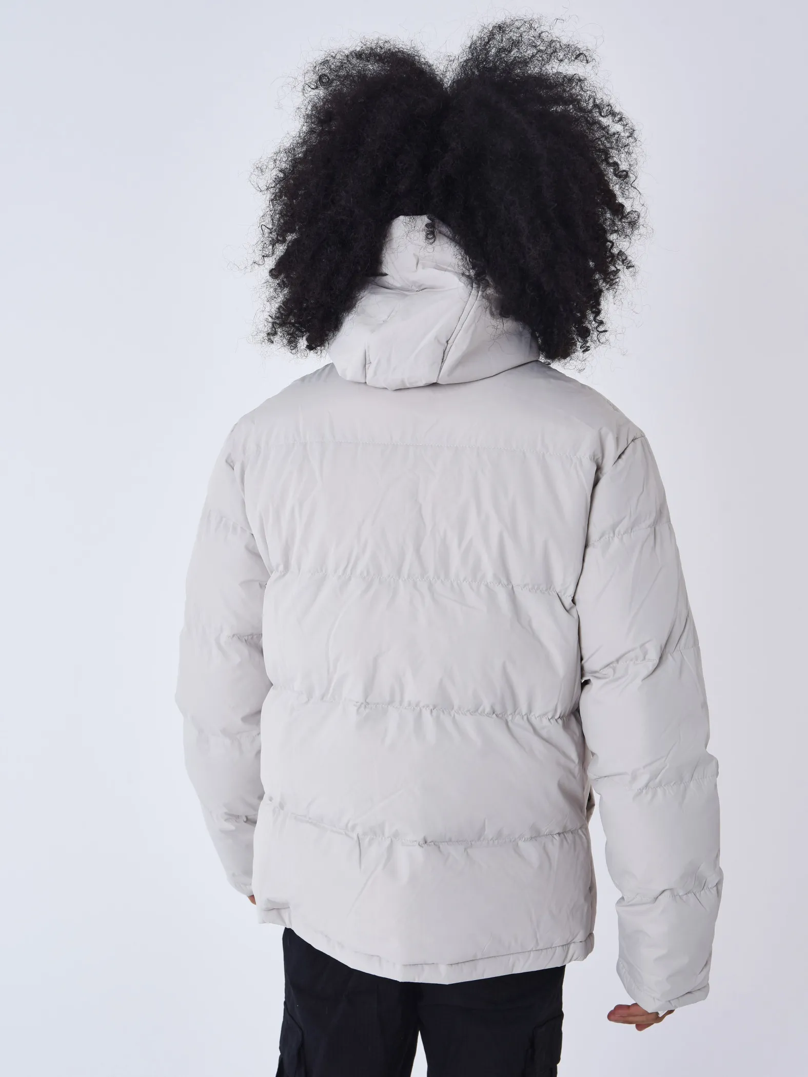 Chaqueta con bolsillos y capucha