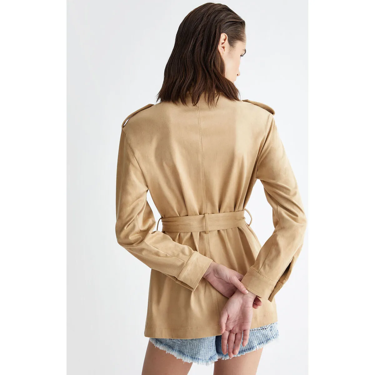 Chaqueta elástica con cinturón
