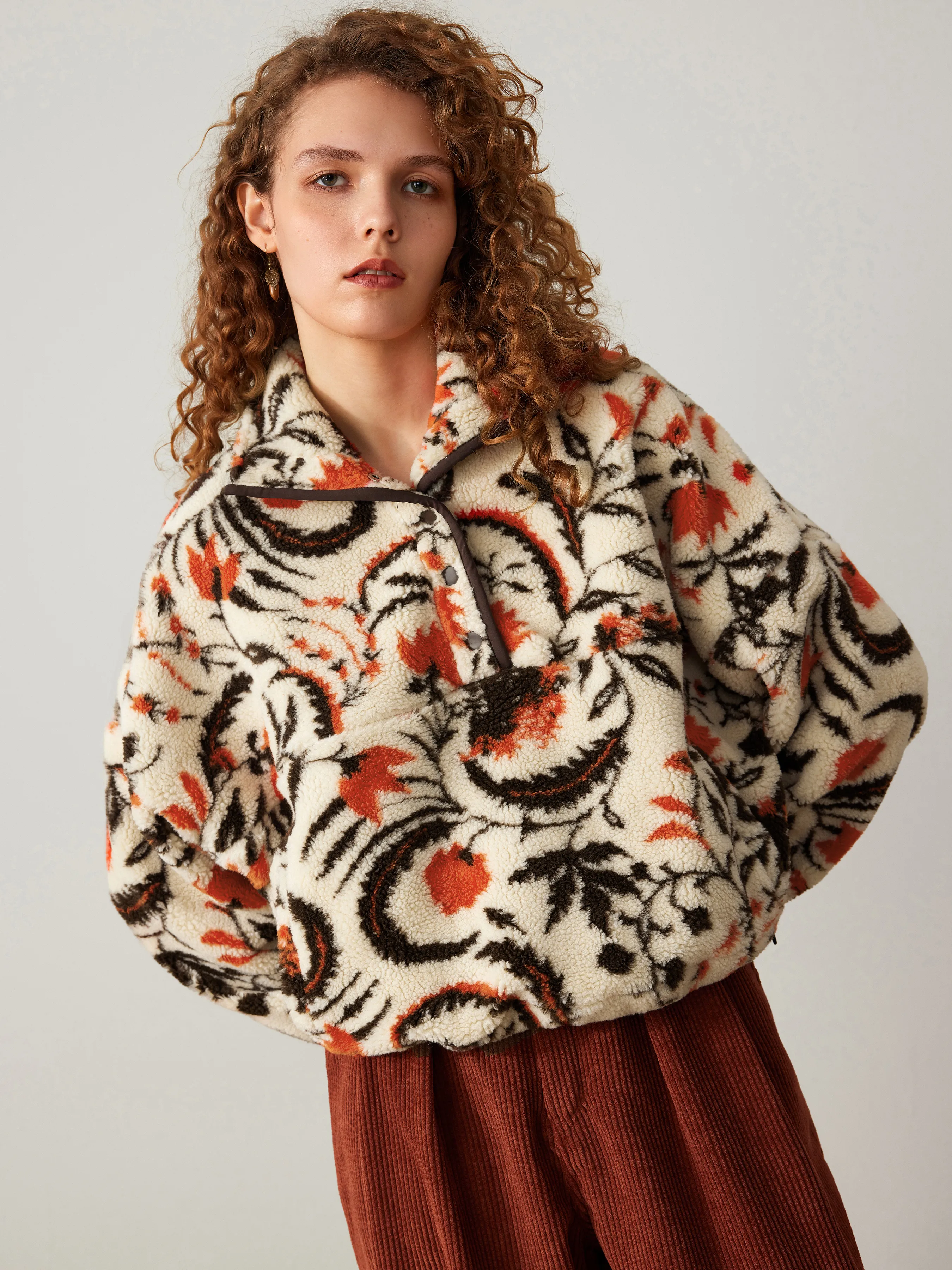  Chaqueta Floral con Cremallera y Cuello Alto de Forro Polar