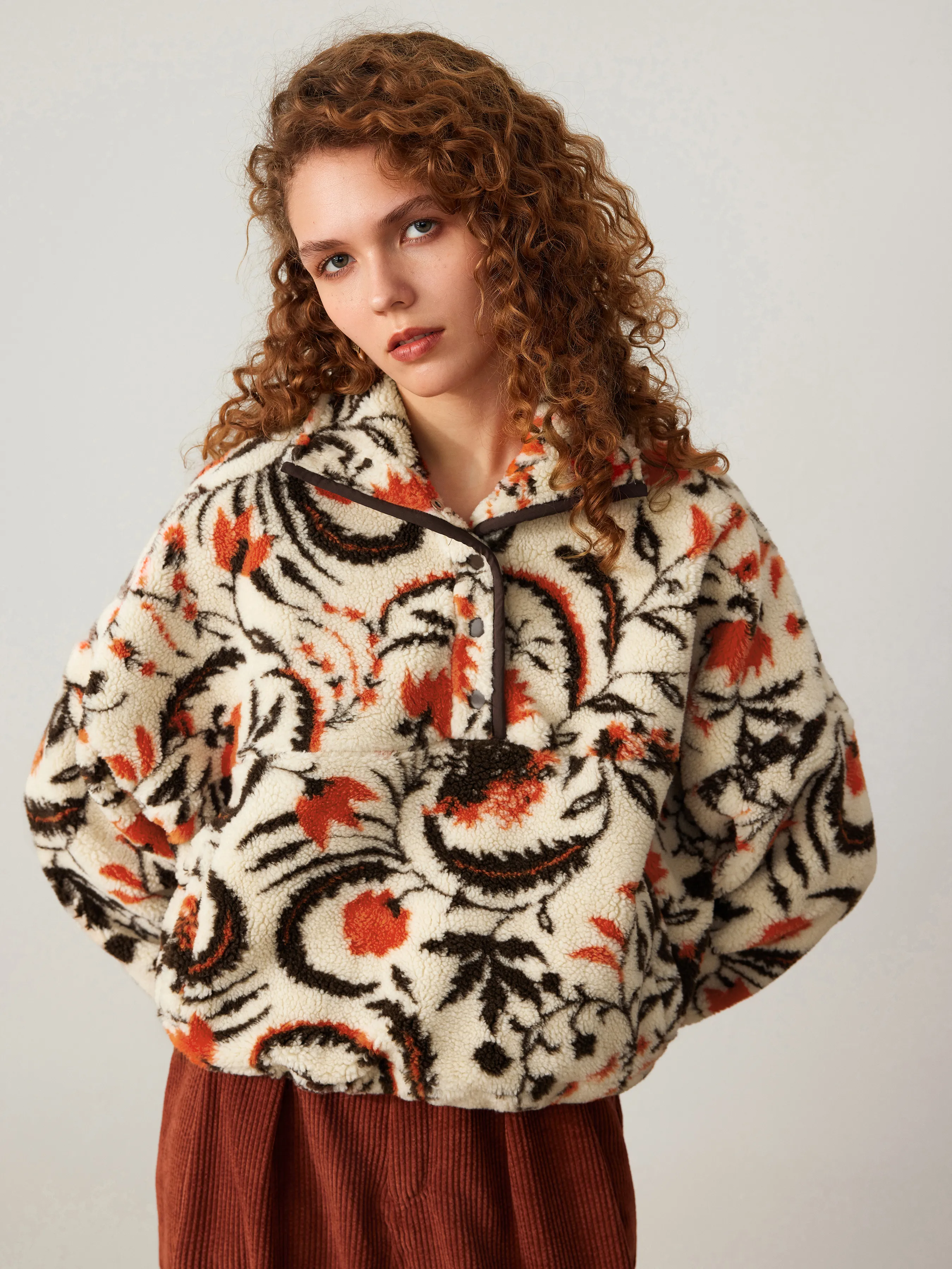  Chaqueta Floral con Cremallera y Cuello Alto de Forro Polar