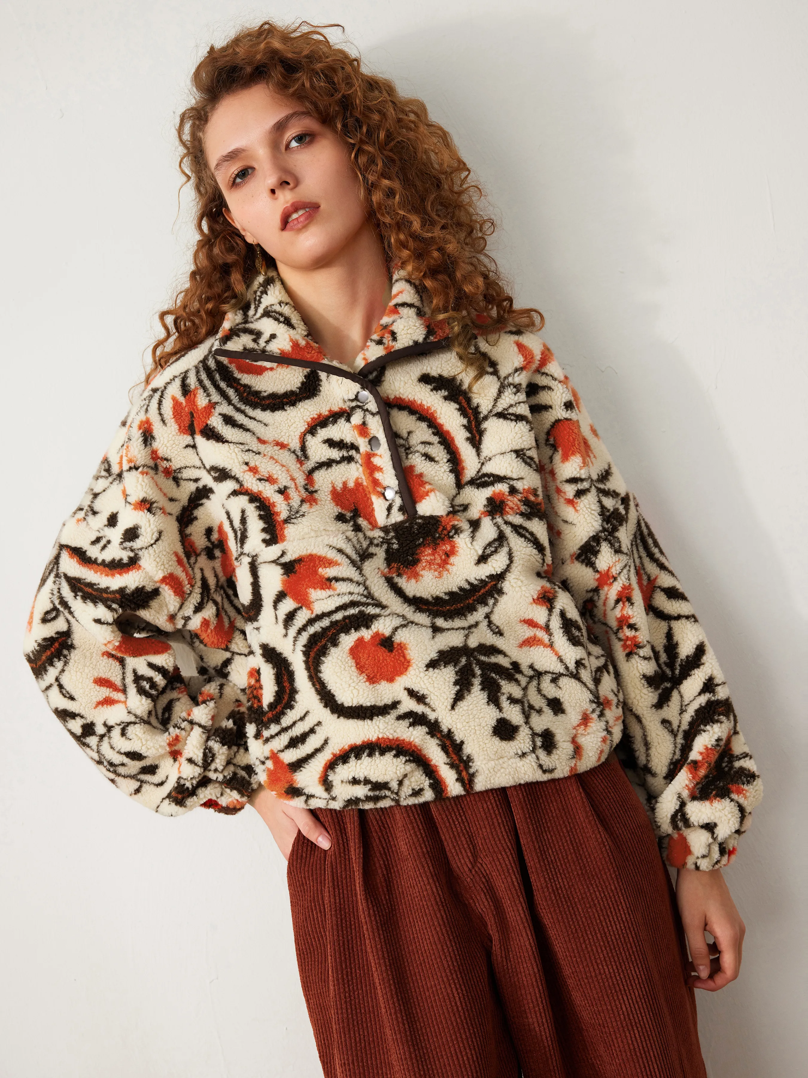  Chaqueta Floral con Cremallera y Cuello Alto de Forro Polar