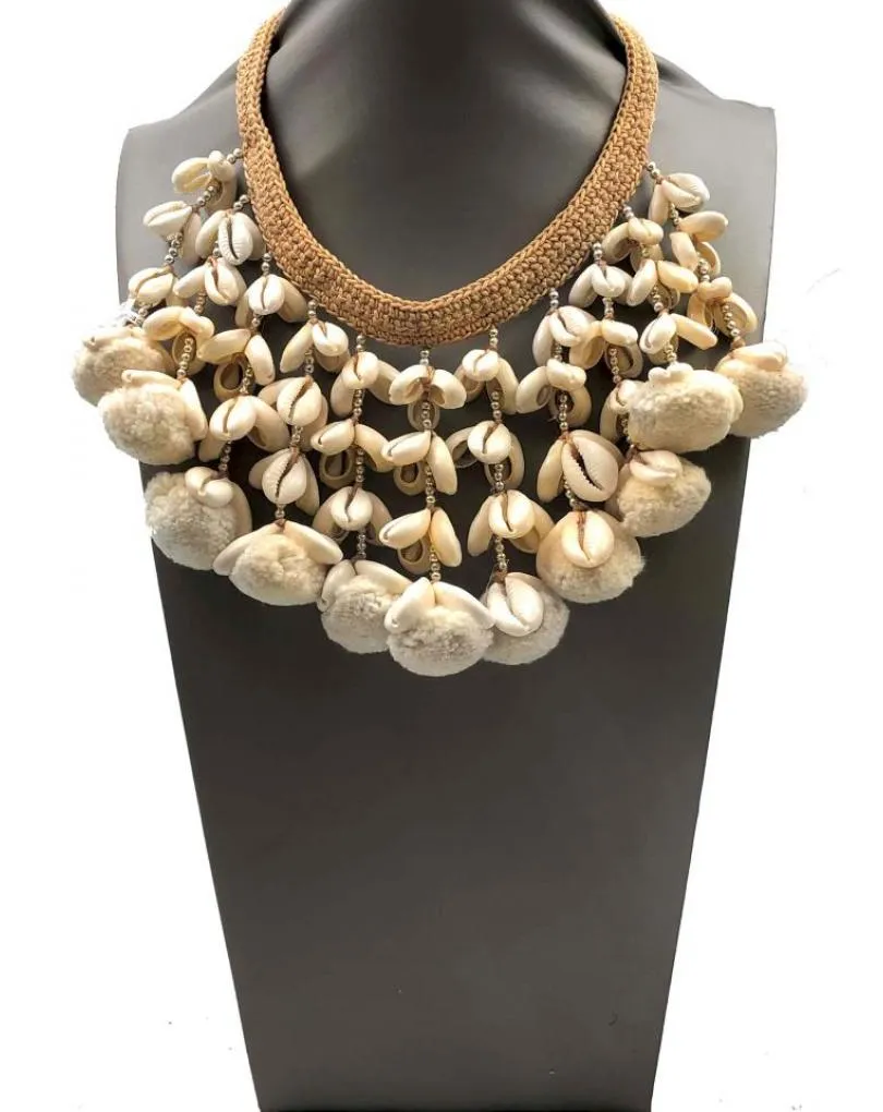 COLLARES DE MUJER BLANCOS ESTILO BOHEMIO CON CONCHAS Y POMPONES