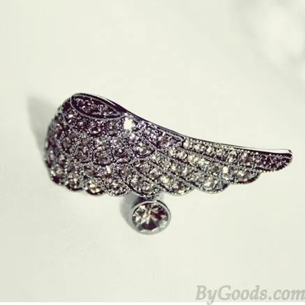 Elegant Angel Wings Crystal Ring