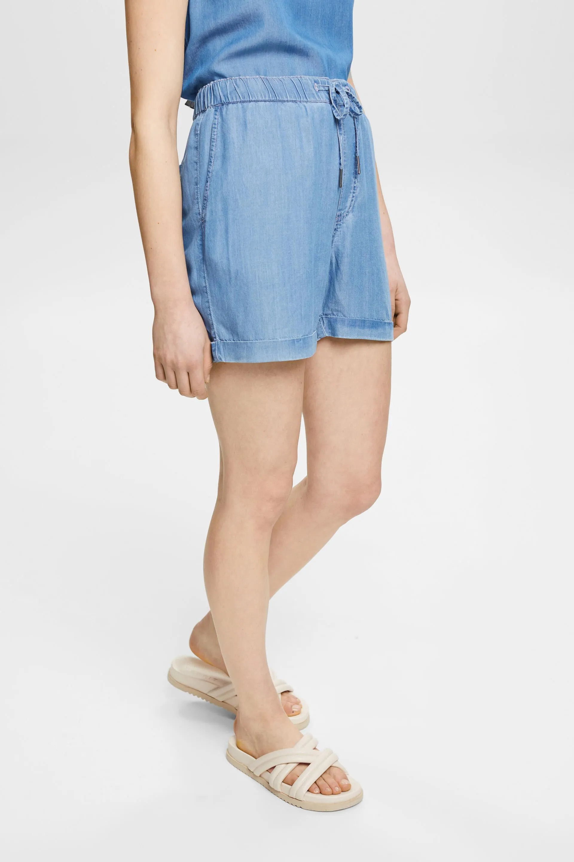 En TENCEL™: pantalones vaqueros con acabado vaquero