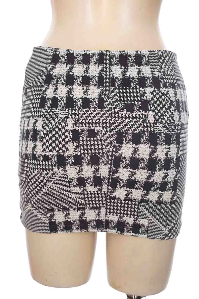 FALDA COLOR NEGRO  ESTILO WOMAN