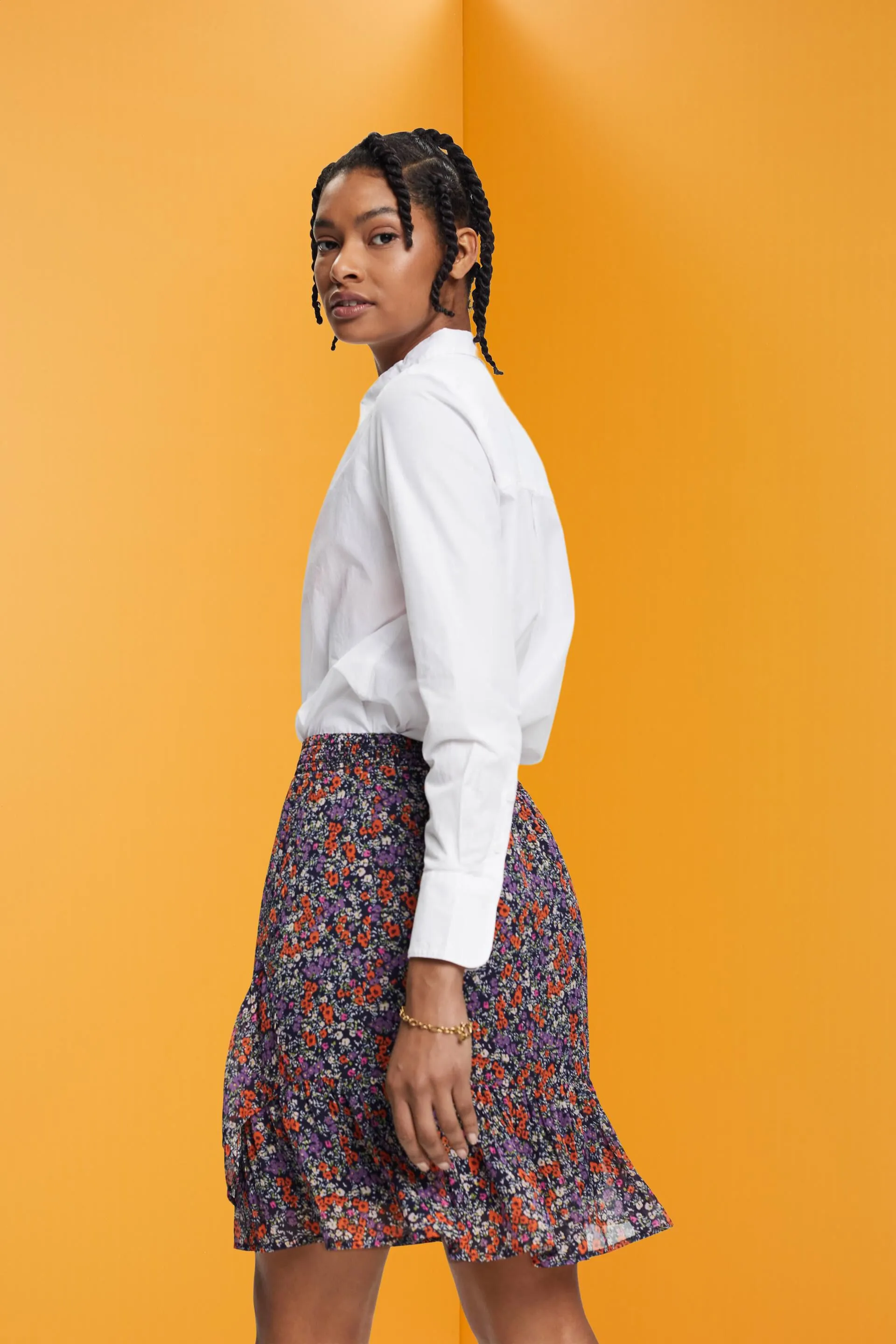 Falda floral con bajo avolantado