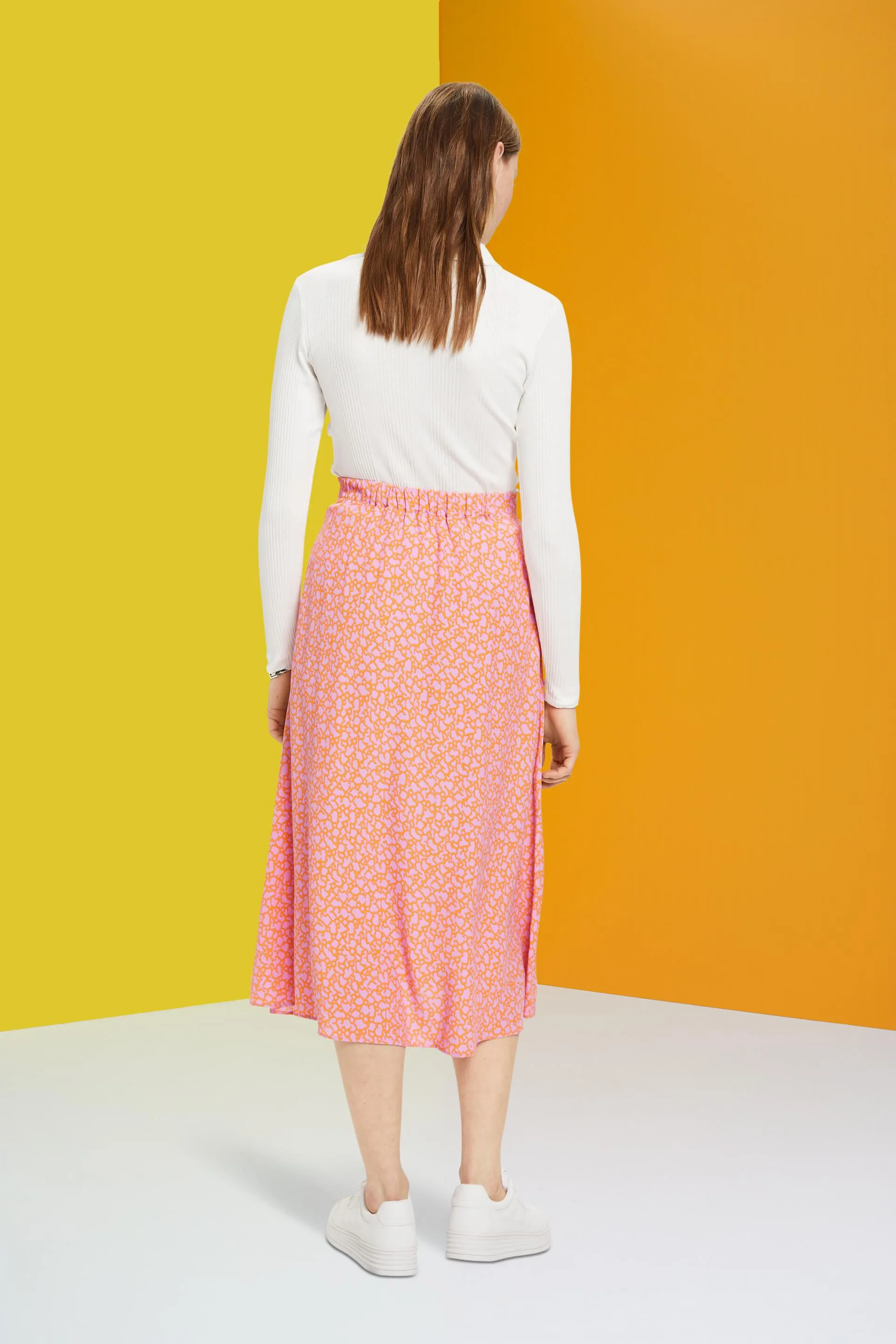 Falda midi con diseño floral allover