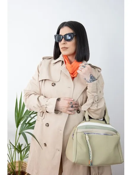 Gabardina corta con cinturón