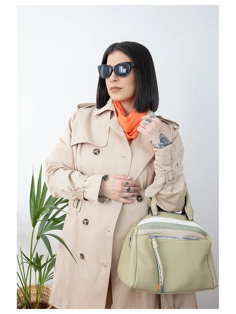 Gabardina corta con cinturón