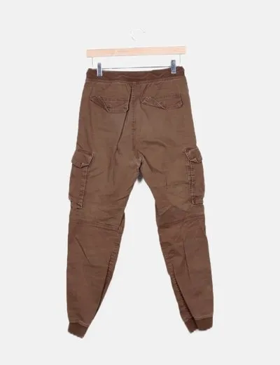 H&M Pantalón marrón estilo cargo con puños