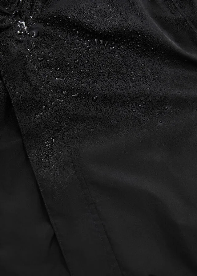Impermeable Negro