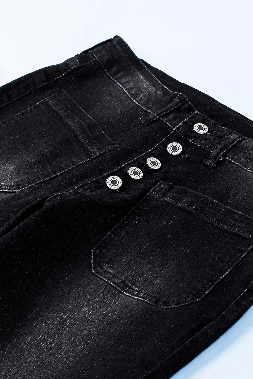 Jeans ajustados de botón negro para mujer con bolsillos