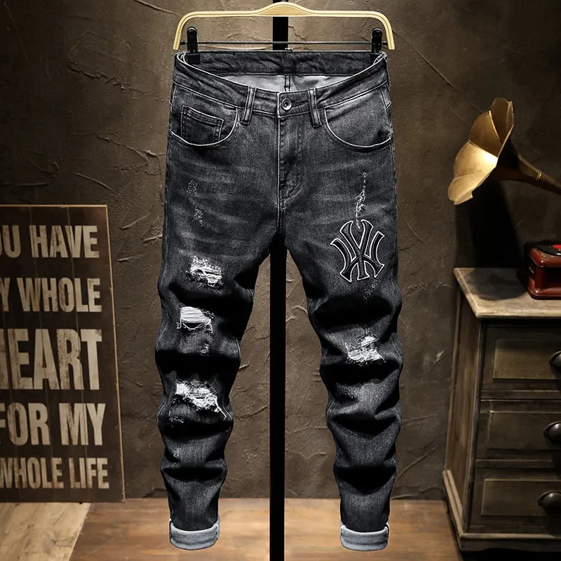 Jeans Con Bordado Y Rasgado Para Hombre