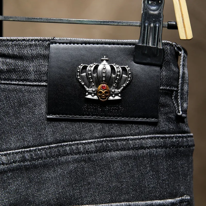 Jeans Con Bordado Y Rasgado Para Hombre