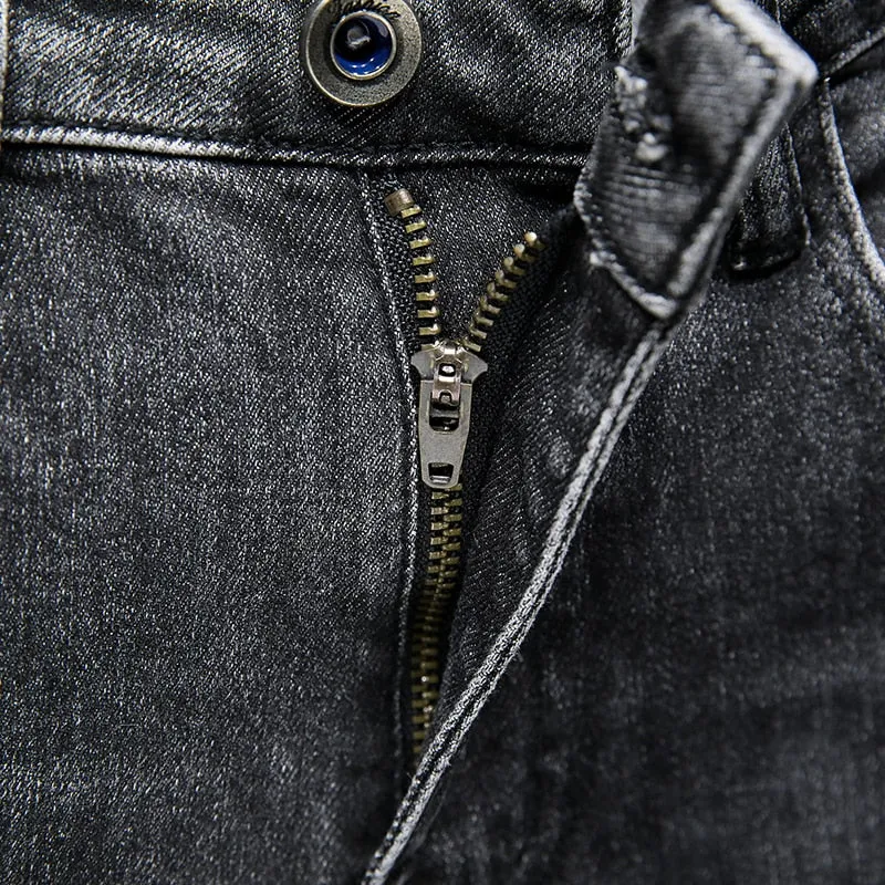 Jeans Con Bordado Y Rasgado Para Hombre