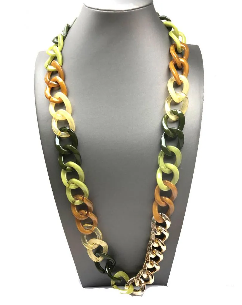 LUCETE ESTA TEMPORADA CON COLLARES DE ESLABONES VERDES