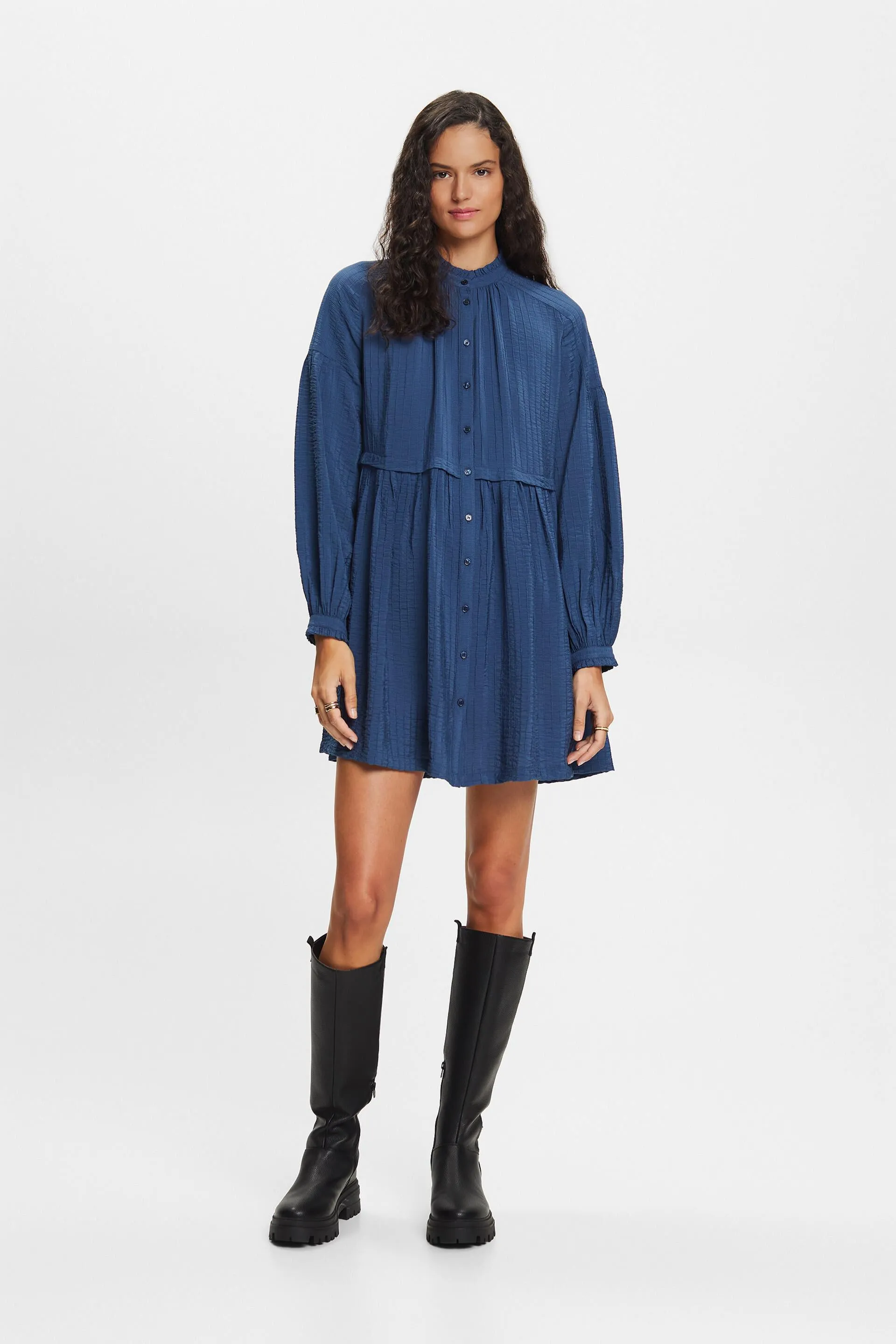 Minivestido con textura y volantes