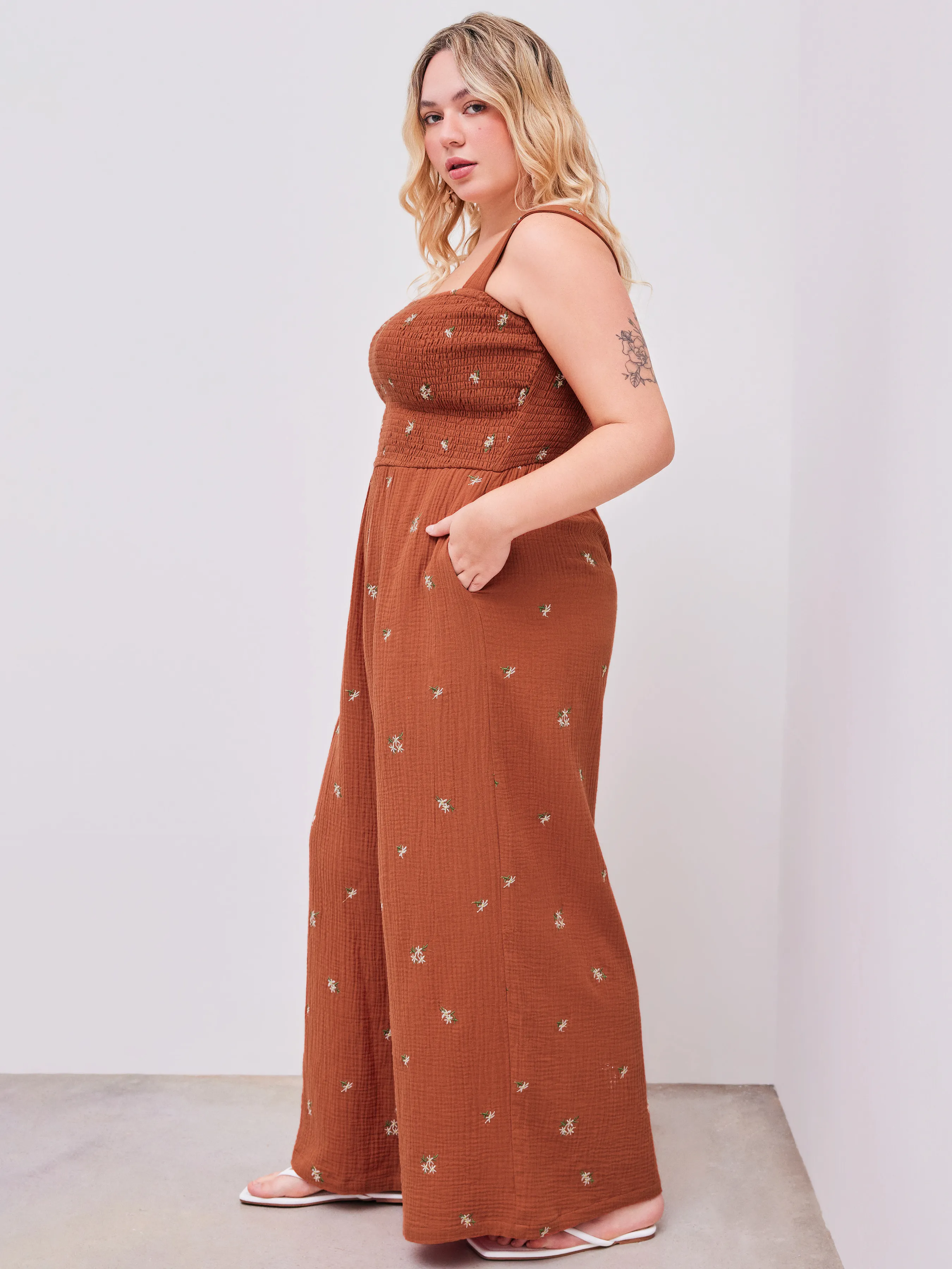 Mono con Cuello Cuadrado y Fruncido Floral Curvy