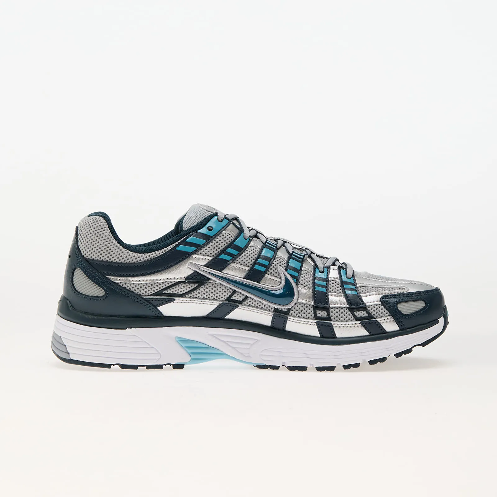 NIKE P6000