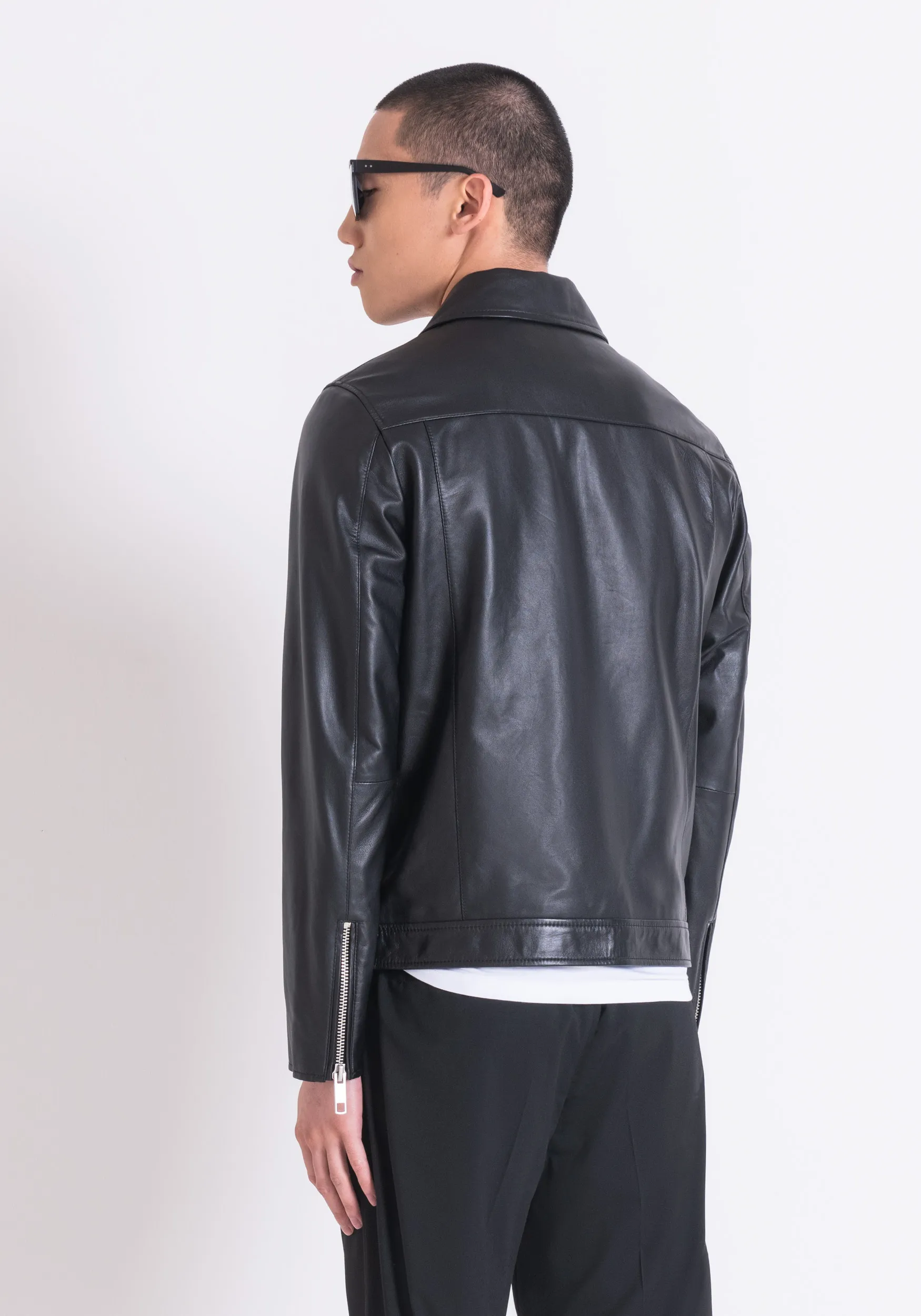 PANTALÓN CORTO «NEIL» REGULAR FIT EN TEJIDO ELÁSTICO MEZCLA DE VISCOSA