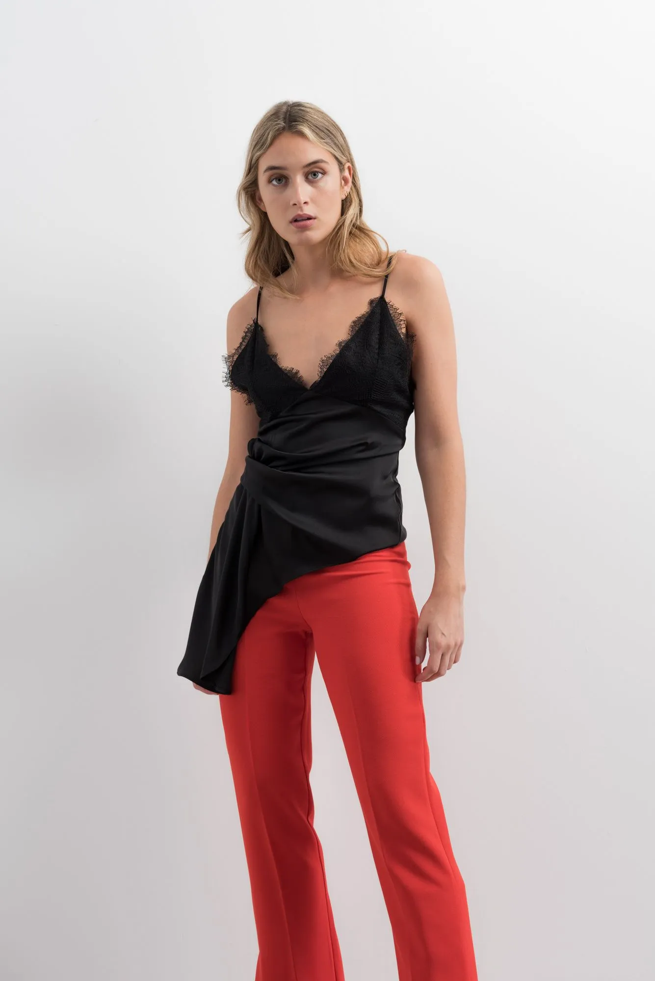Pantalón con abertura lateral tiro medio para mujer