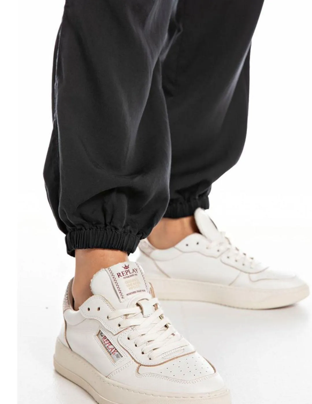 Pantalón jogger Replay cargo negro con puños para mujer