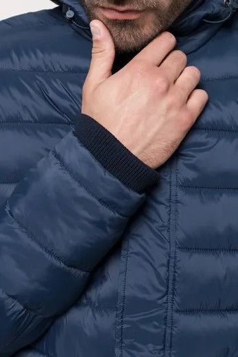 Parka ligera acolchada con capucha para hombre