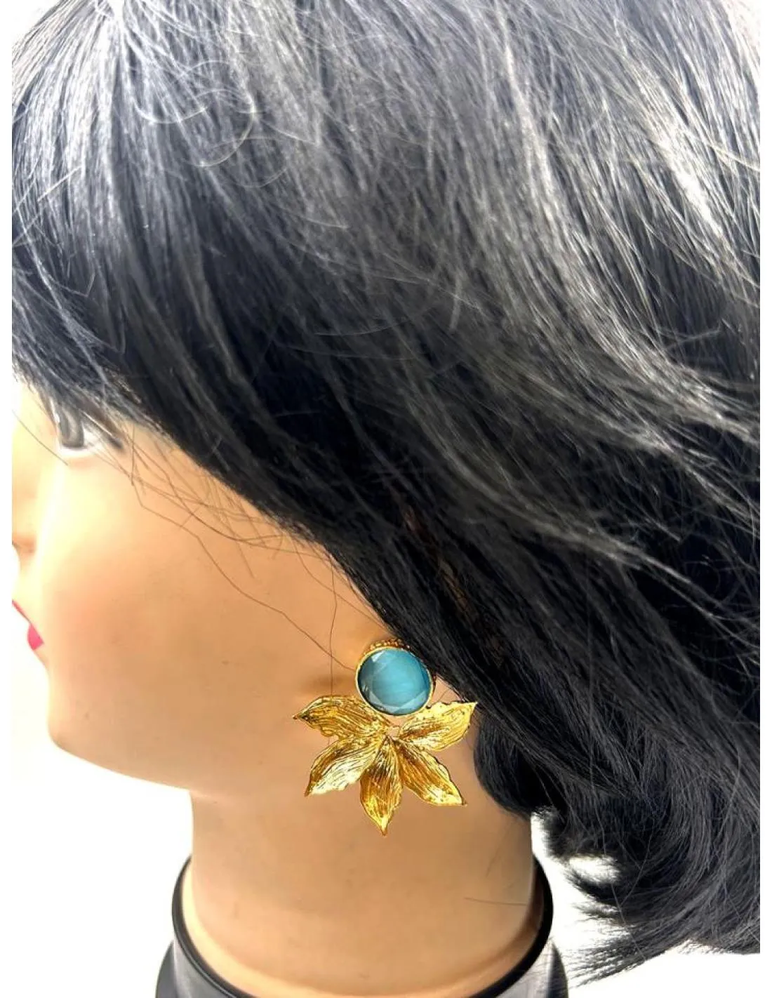 PENDIENTES DORADOS CORTOS CON PIEDRAS AZULES PARA BODAS