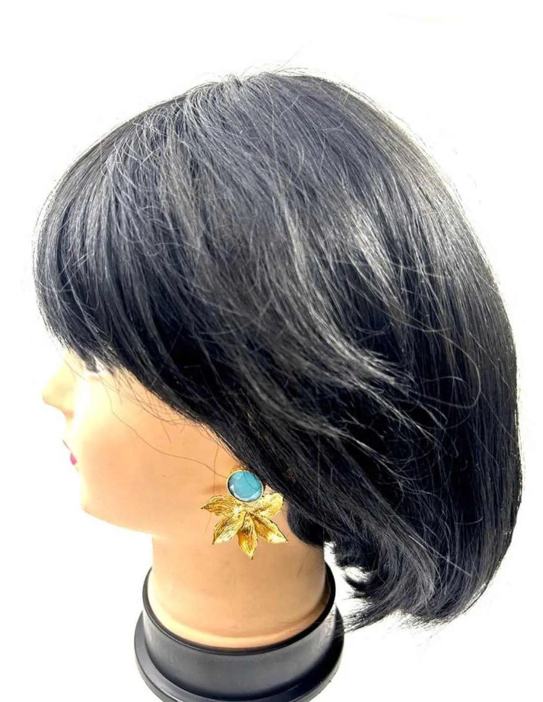 PENDIENTES DORADOS CORTOS CON PIEDRAS AZULES PARA BODAS