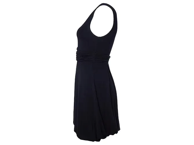 Pinko, vestido negro drapeado de un hombro 