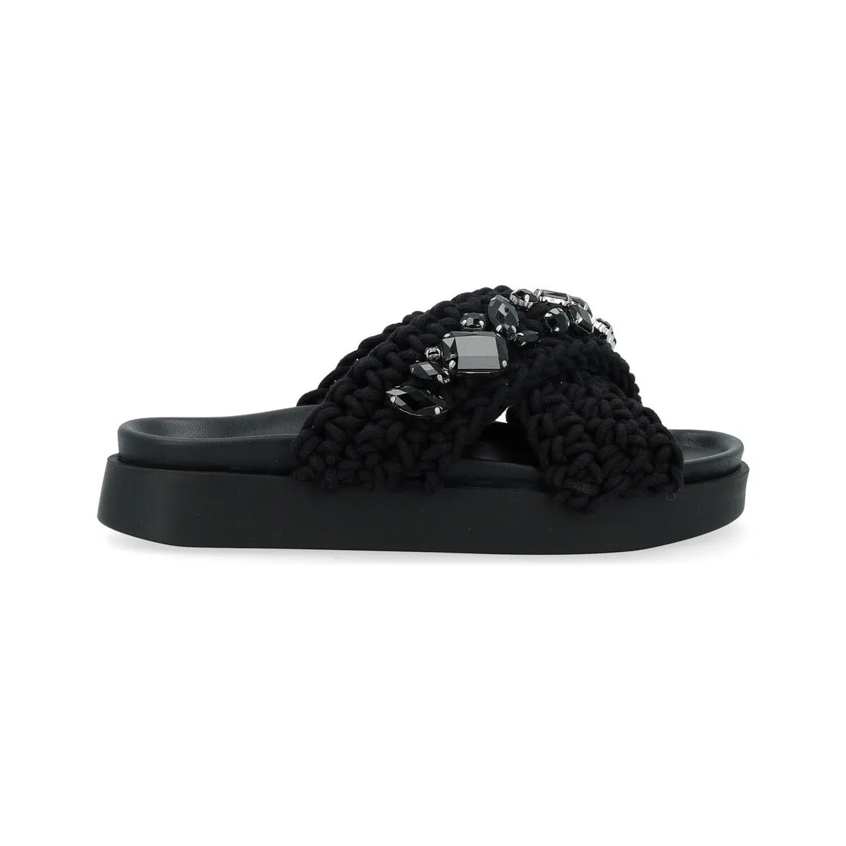 Sandalia negra con piedras