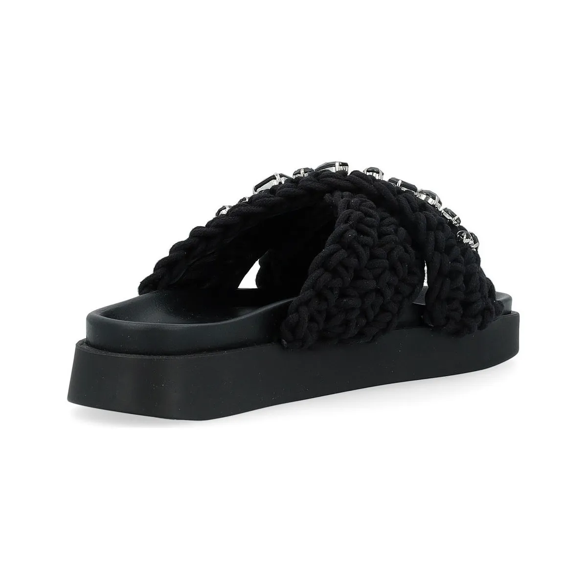 Sandalia negra con piedras