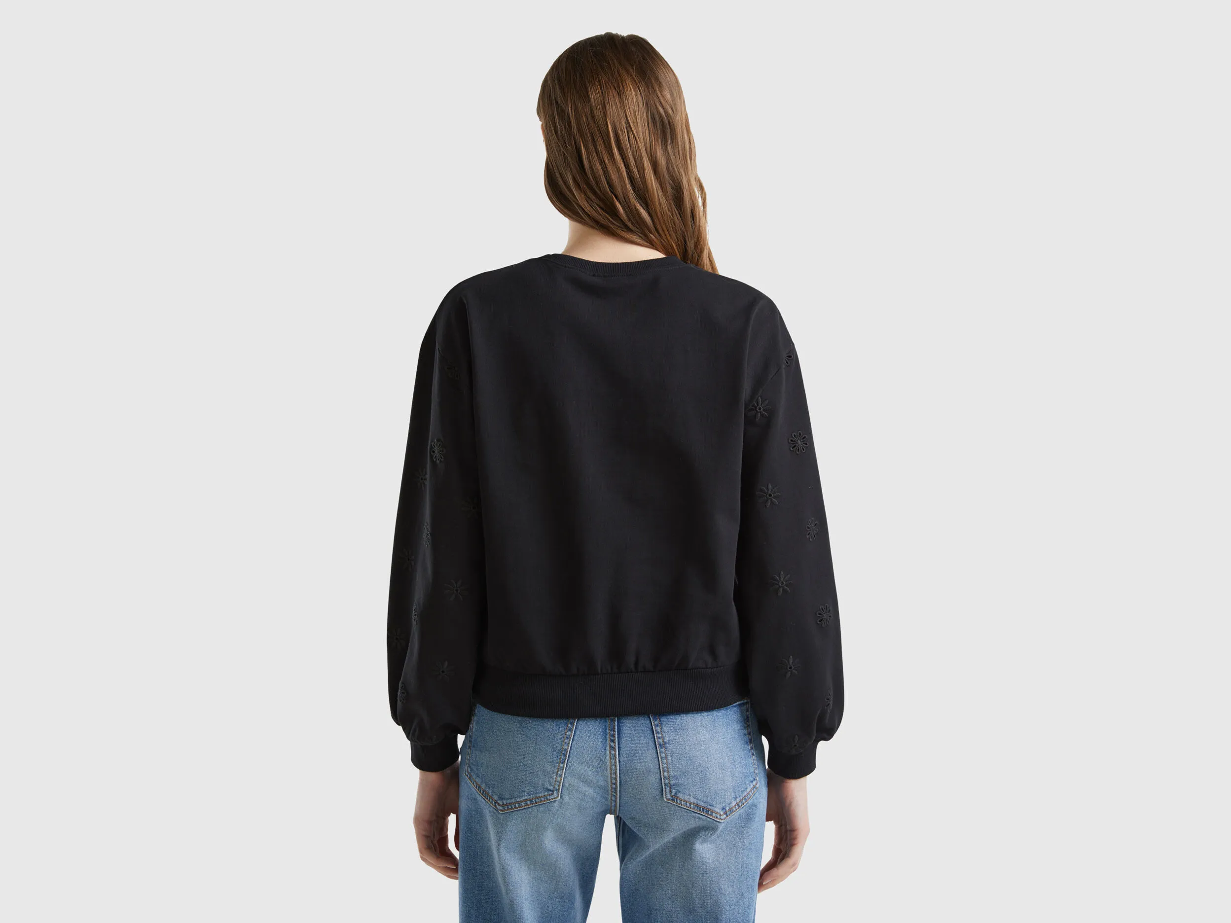 Sudadera con bordado de flores
