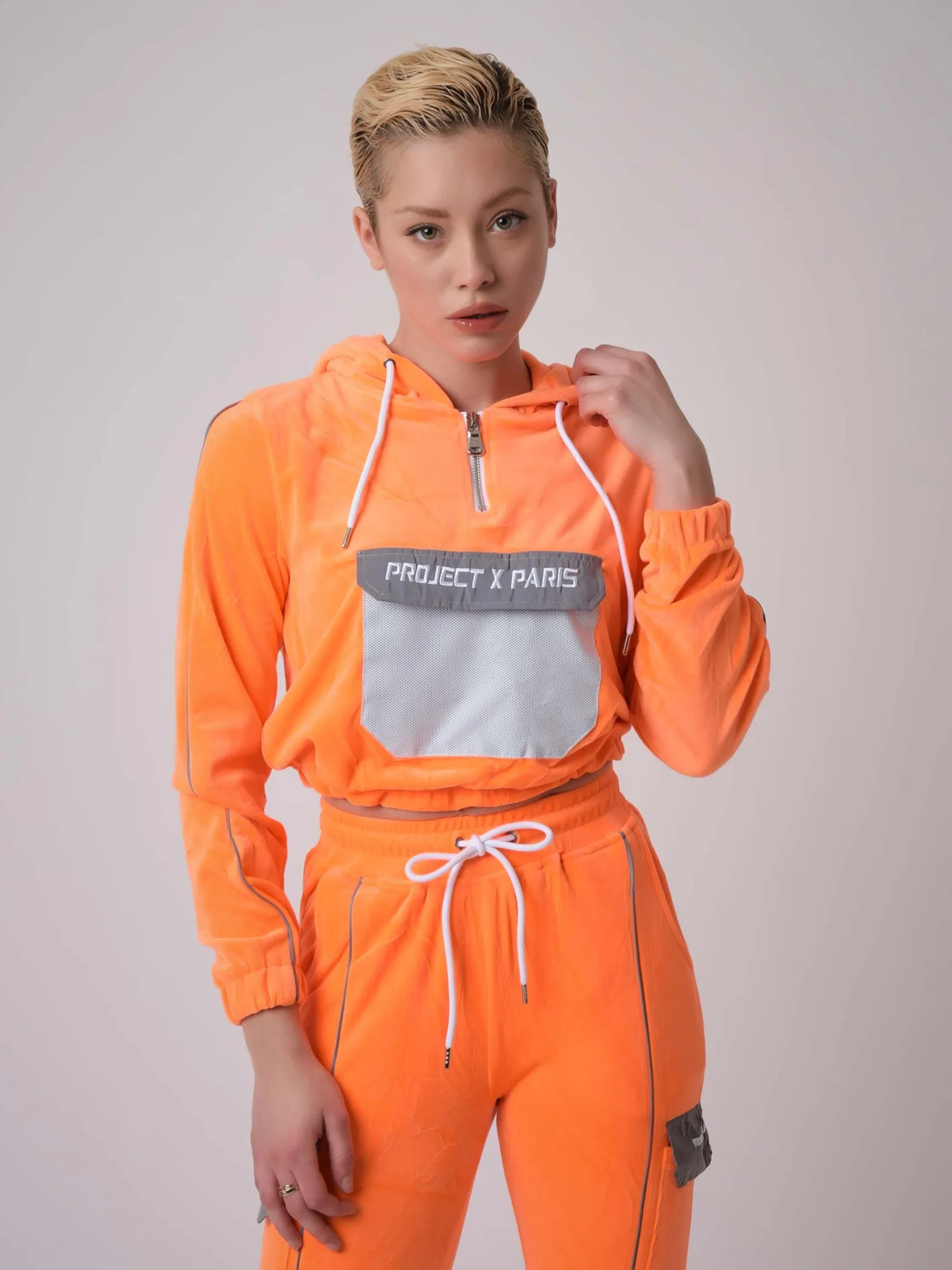 Sudadera con capucha y bolsillo reflectante
