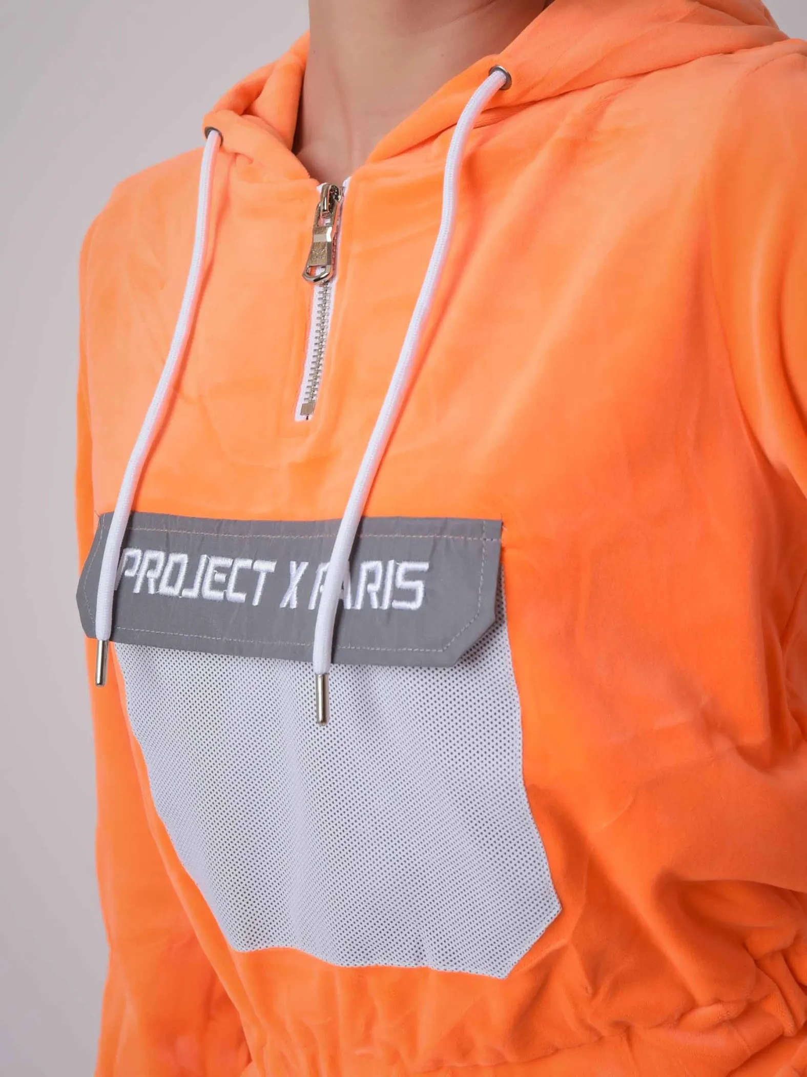 Sudadera con capucha y bolsillo reflectante
